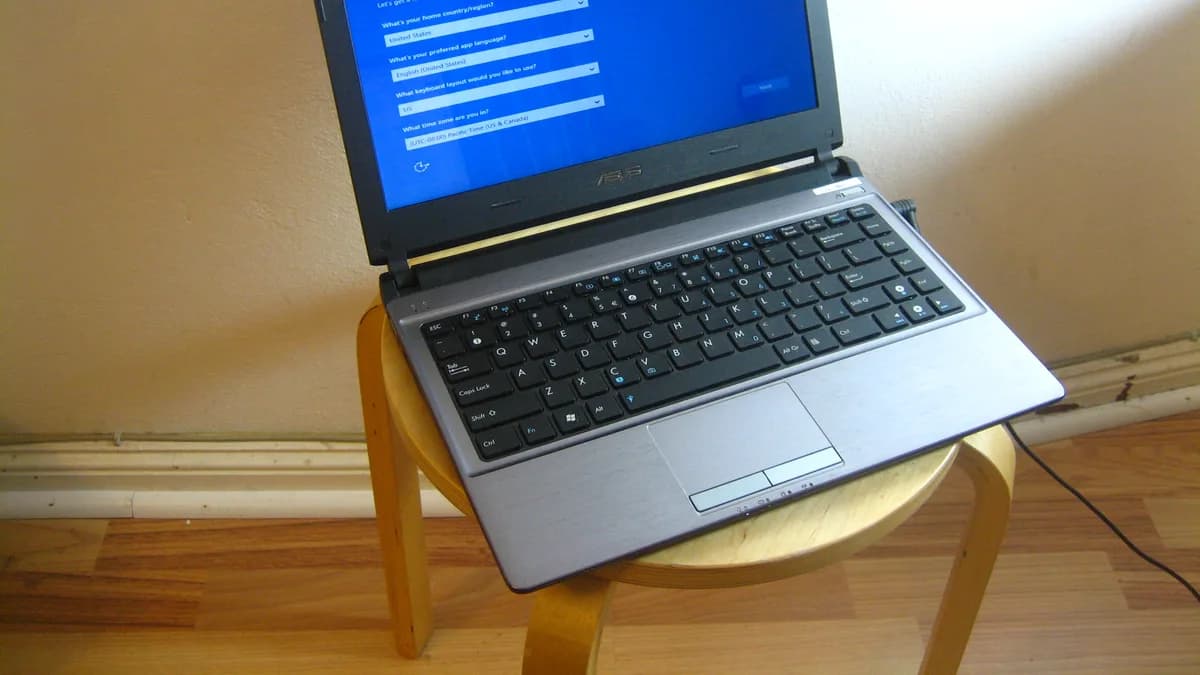 Windows laptop displaying an operating system installation screen